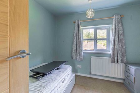 3 bed Semi Detached for rent - Photo 5