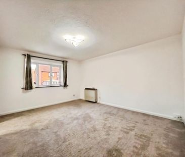 Chafford Hundred, Grays, RM16 - Photo 1