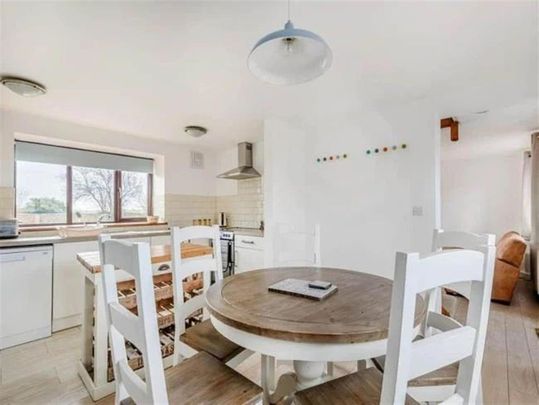 Newland - Photo 1