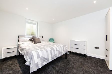 Cliff Mount, Hyde Park, Leeds - Photo 4