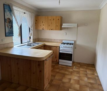 Spacious 3-Bed with Games Room! - Photo 5