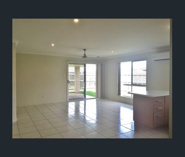 Spacious Home with Separate Media Room! - Photo 2