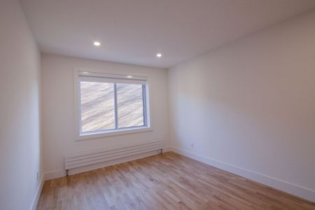 4390 Grand Boulevard, Montréal, QC - Photo 3