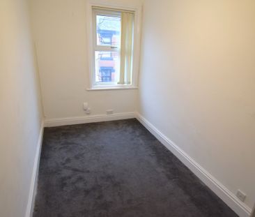 To Let 3 Bed Mid Terraced House - Photo 2