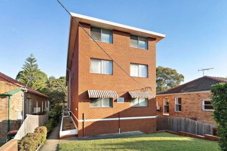 North Randwick Apartment With Refreshed Interiors - Photo 5