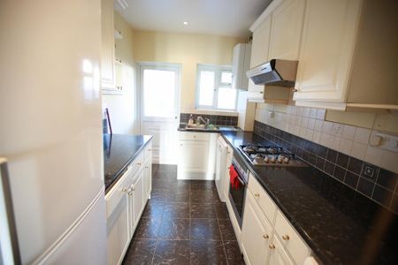 3 bedroom end of terrace house to rent - Photo 3