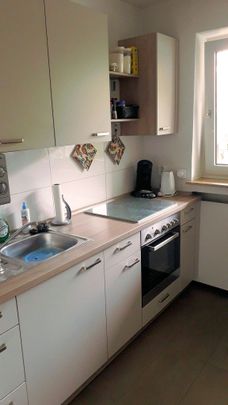 Gepflegte 2-Zimmerwohnung mit Loggia und Einbauküche - Foto 1