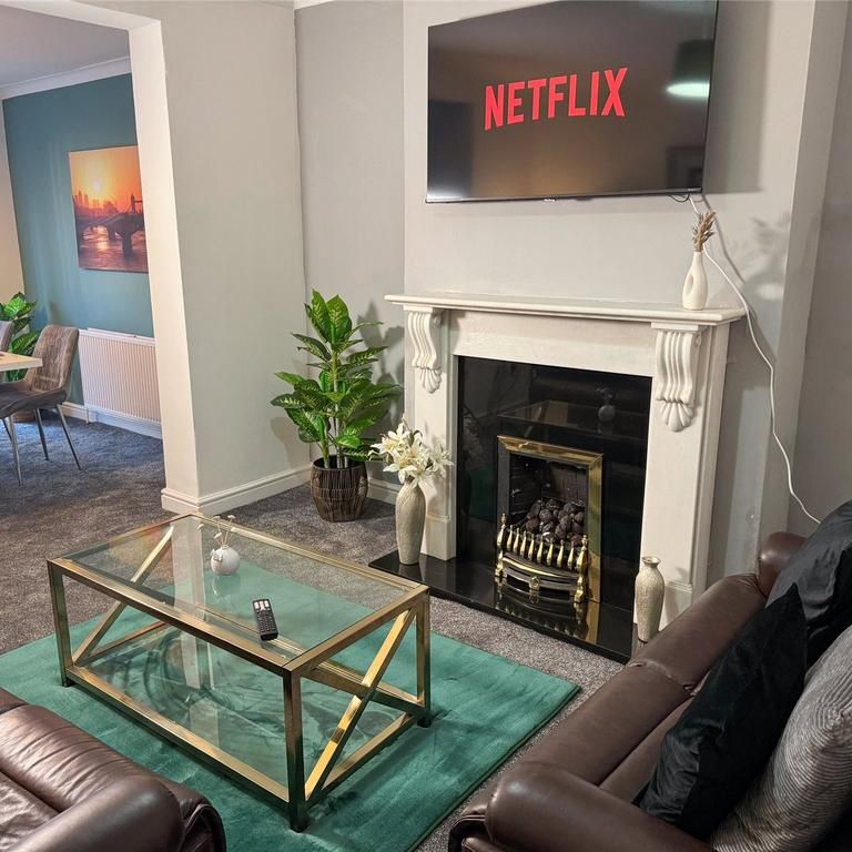 3 bedroom semi-detached house to rent - Photo 1