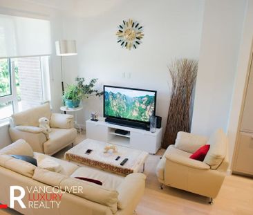 Townhouse in Vancouver West Side, BC - Photo 6