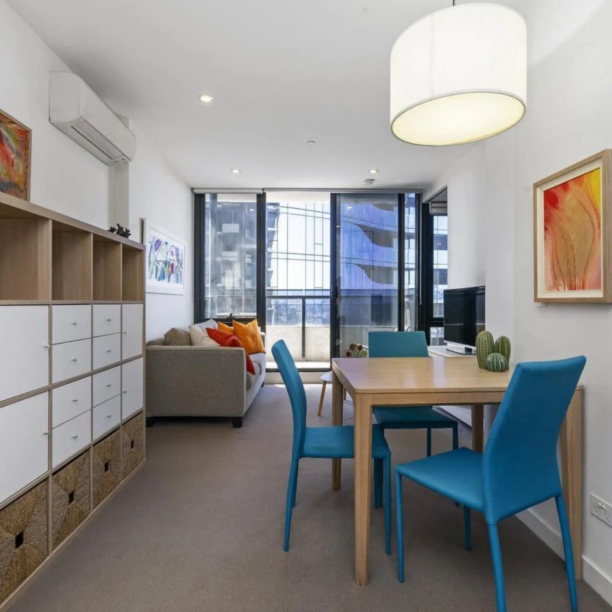 Resort-Style Living in the Heart of South Yarra – Light-Filled unfurnished 1 Bed Apartment with Parking - Photo 1