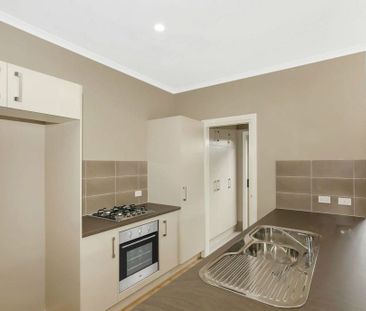 Stunning low maintenance home - Photo 6