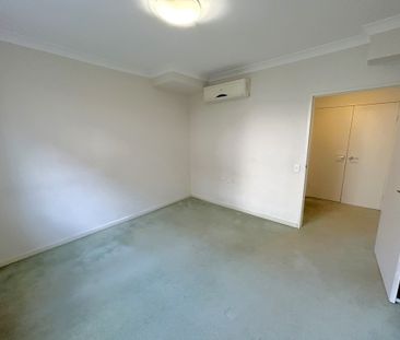 Spacious Two Bedroom Apartment With large Outdoor Area - Photo 6