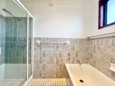 2 Bedroom townhouse located in the heart of Toukley! - Photo 4