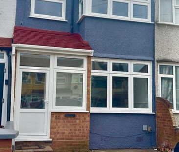 3 bedroom terraced house to rent - Photo 6