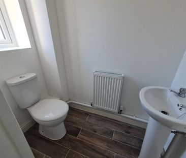 Thompson Terrace, Askern, DONCASTER - Photo 4