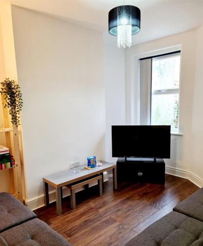 5 bedroom private hall to rent - Photo 2