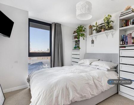 1 bedroom in a flat share to rent - Photo 5