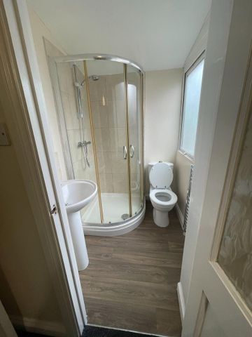 1 bedroom semi-detached house to rent - Photo 5