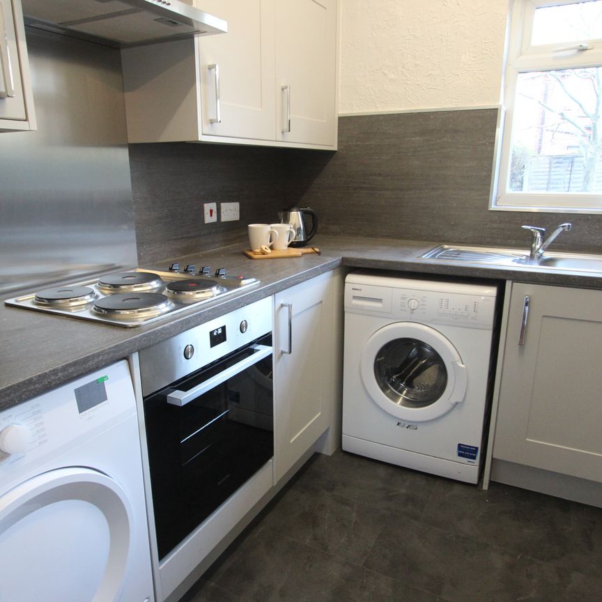5 STANMORE GROVE Leeds - LS4 2RJ - Photo 1