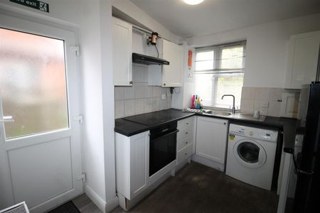 Desborough Avenue, High Wycombe - Photo 3