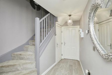 South Lodge Mews - Photo 4