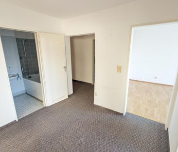 Geräumige 3-Zimmer-Wohnung mit drei Balkonen in zentraler Lage von ... - Foto 1