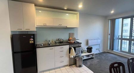 Central Auckland 2BR Gem with Amenities - Photo 2