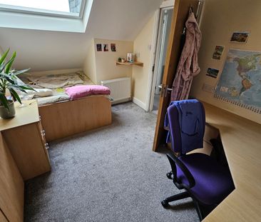 5 Bed - 10 Walmsley Road, Hyde Park, Leeds - LS6 1NG - Student - Photo 3