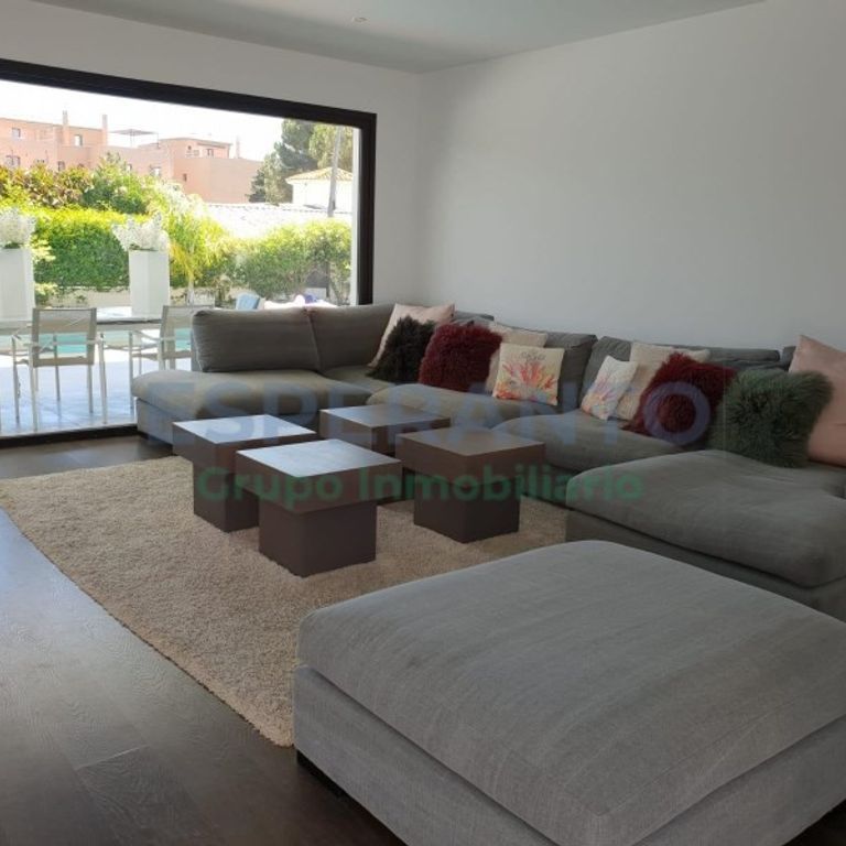 5 room luxury Villa for rent in Guadalmina Baja, Marbella, Malaga, Andalusia - Photo 1