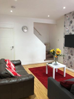 Avenue Road Extension (4 bed) - Photo 1