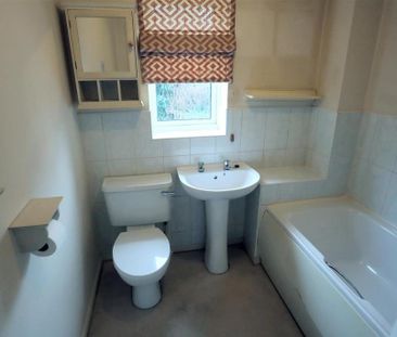 2 bedroom end of terrace house to rent - Photo 1