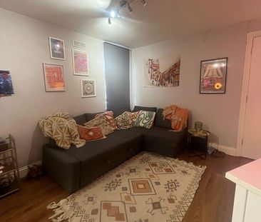 1 Bed Flat, Lansdowne Way, SW8 - Photo 1