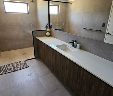 Baskerville - Photo 3