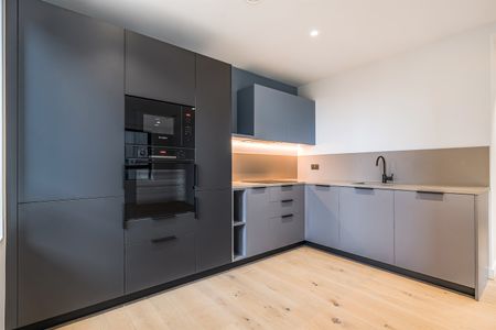 Available from 12/11/2025 - 1 Bed Apartment, Furnished - Photo 5