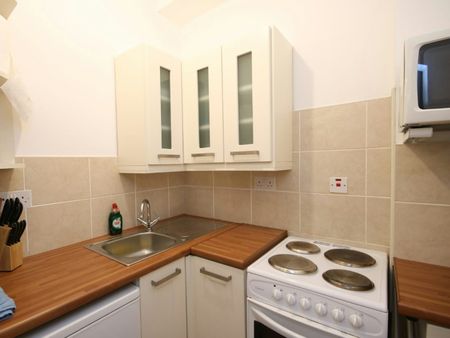 Flat to rent on - Photo 3