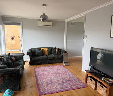 Neat, Comfortable Living with Fantastic Shedding - Photo 2