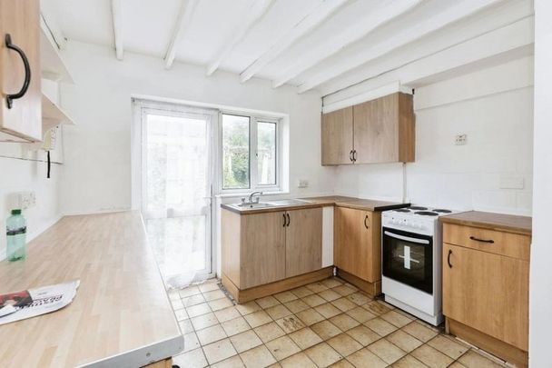Room in a Shared House, Cowbridge Lane, IG11 - Photo 1