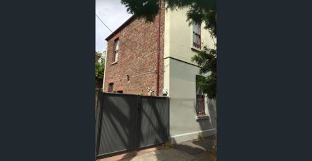 Two storey Fitzroy terrace with 4 bedrooms. Great location. - Photo 2