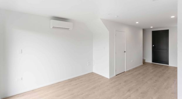 Modern new build townhouse! - Photo 1