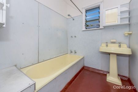 Charming 3-Bedroom Home with Spacious Yard in West End - Photo 4