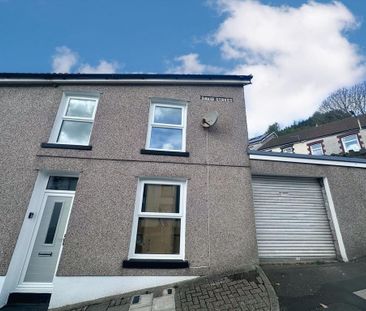 3 bedroom end of terrace house to rent - Photo 4