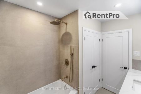 Detached Home For Lease | W9231450 - Photo 4