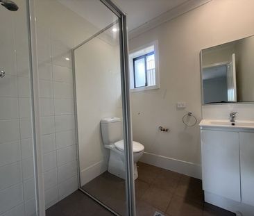 Modern 2-Bedroom Granny Flat in Quiet Ambarvale Cul-de-sac - Photo 2