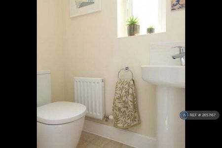 2 bedroom end of terrace house to rent - Photo 4