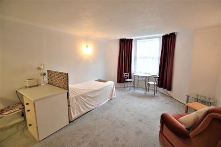 Studio to rent - Photo 3