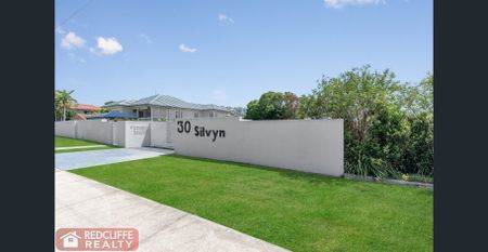 Low set villa in a gated complex - Photo 5