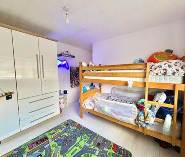 Brandon Close, Camberley, Surrey, GU15 - Photo 6
