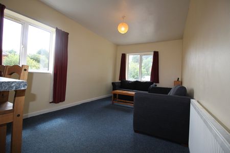 6 Bed Semi-Detached House, Harefield Road, SO17 - Photo 2