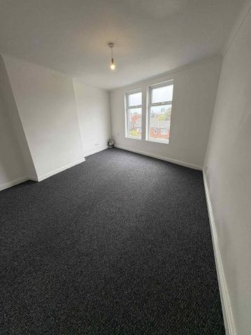 3 bedroom flat to rent - Photo 5