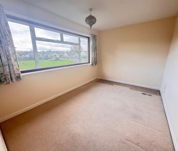 4 bedroom detached house to rent - Photo 3